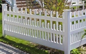 Harrington White Fence to a yard in Waldorf MD.